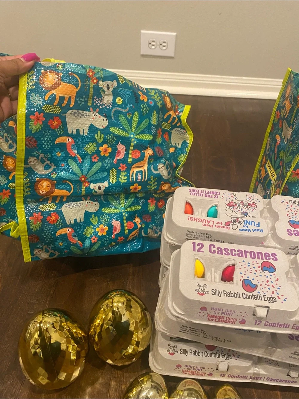 Party Confetti Eggs and Jungle Print Tote Bags - Blue/Yellow